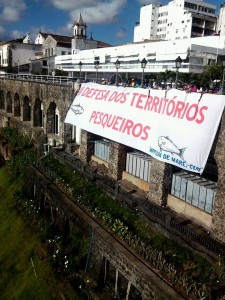 Quilombolas of Ilha de Maré protest an oil spill in the Salvador city center